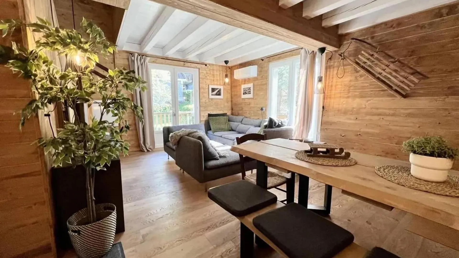 Chalet Charmant A Saint-Lary-Soulan Avec Cheminee